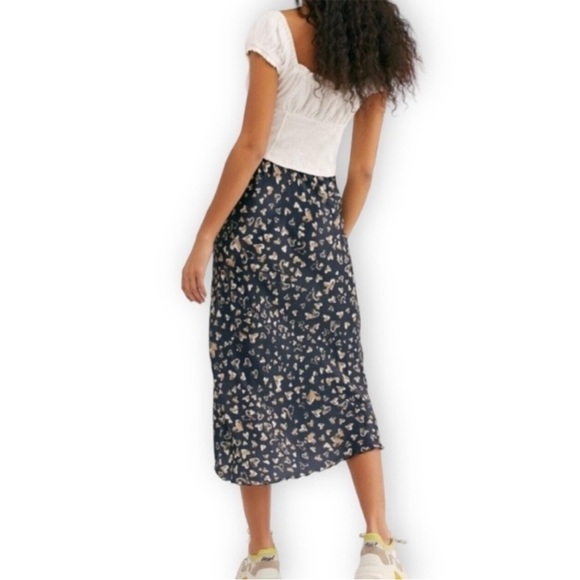 Free People Kendall Satin Slip Midi Skirt Hearts Slip On Valentine Sz XS - Picture 2 of 14